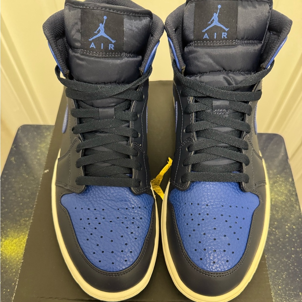 (SOLD) Air Jordan 1 Mid
